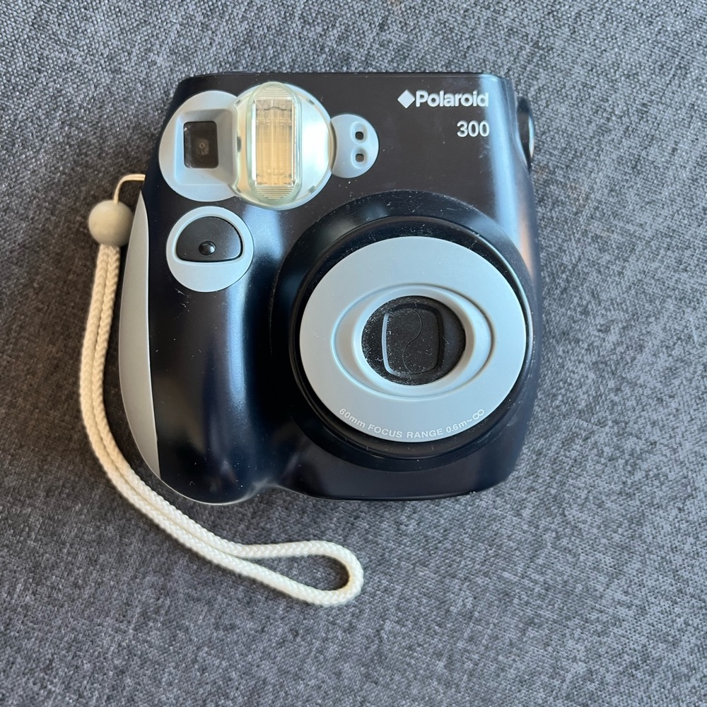 POLAROID 300 INSTAX MINI CAMERA - BLACK